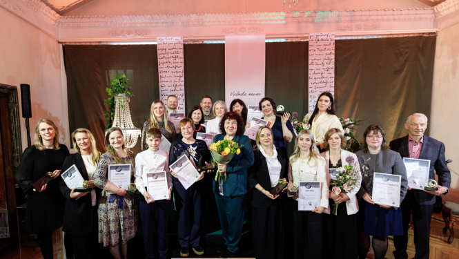 "Latvijas mediju valodas balvas 2025" laureāti un atzinību saņēmēji.