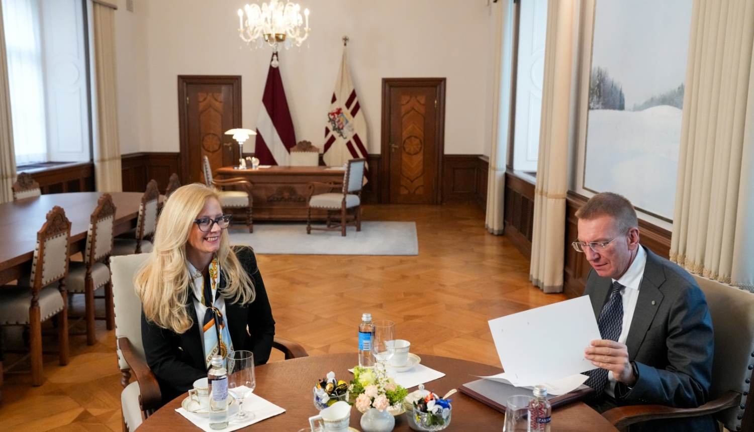 Attēlā redzma Valsts prezidenta Edgara Rinkēviča tikšanās ar Valsts valodas centra direktori Inesi Muhku