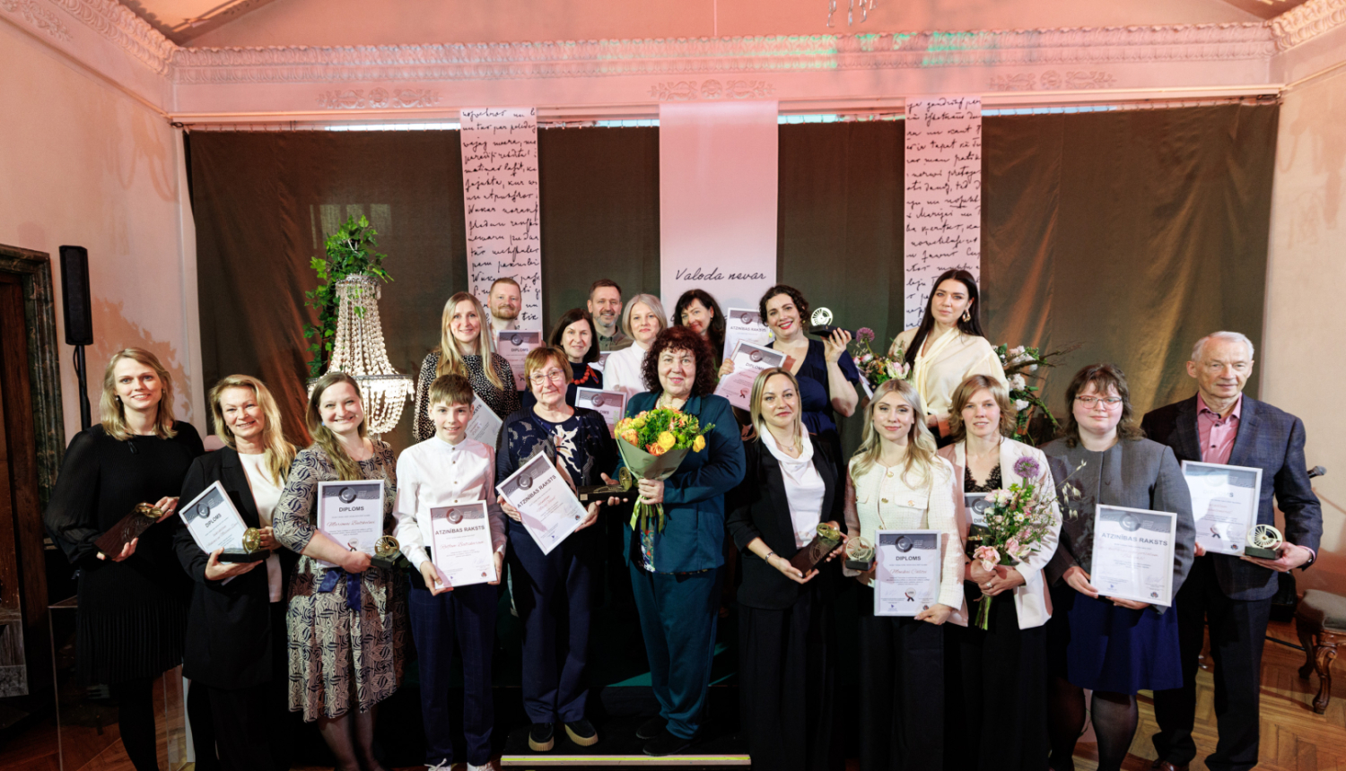 "Latvijas mediju valodas balvas 2025" laureāti un atzinību saņēmēji.