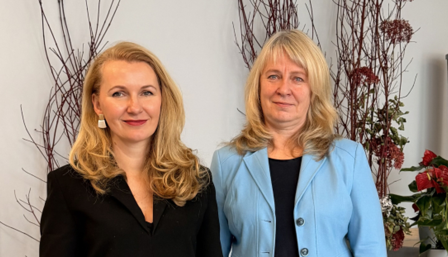 Tieslietu ministre Inese Lībiņa-Egnere un Valsts valodas centra vecākā inspektore Alūksnē Anta Kalviša