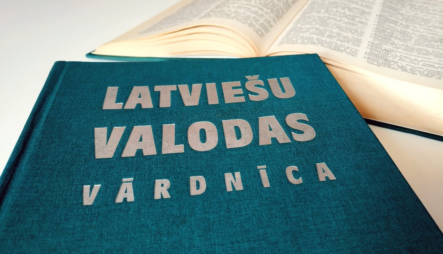 Latviešu valodas vārdnīcas attēls